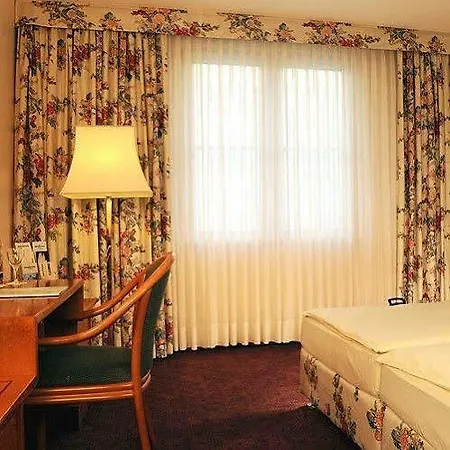 Centro 4*